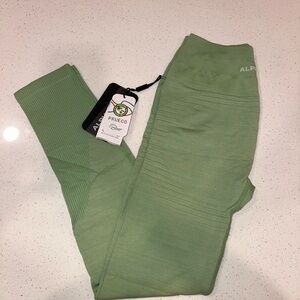 Alphalete Light Green Seamless Leggings NWT | Size Small